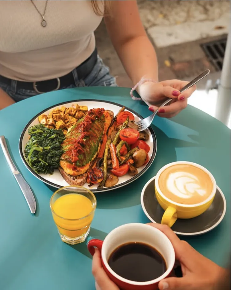 Brunch veggie en la terraza